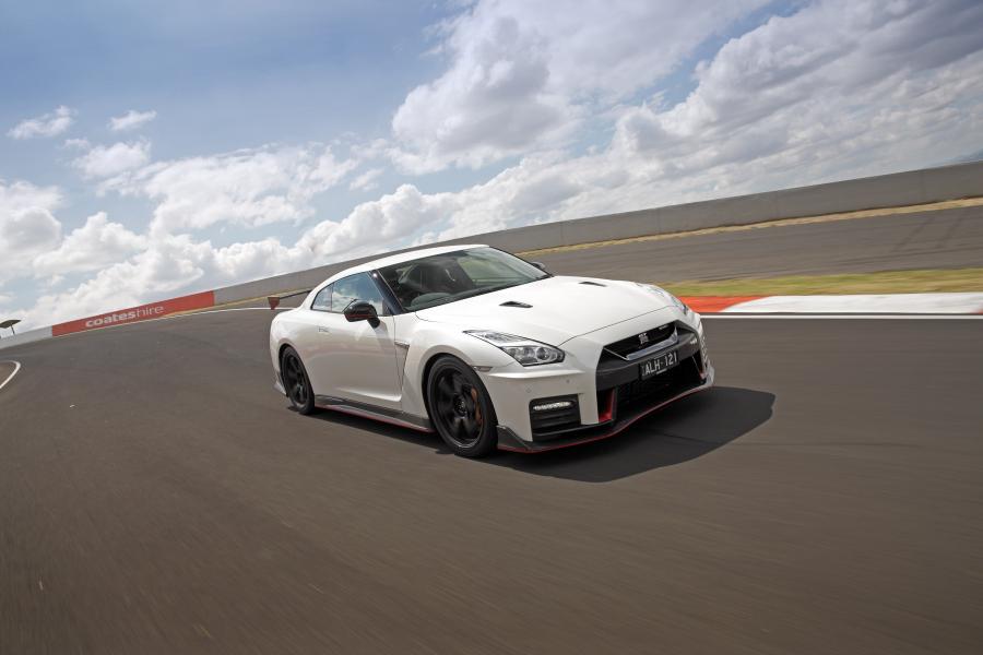  Nissan GT-R Nismo 2017 года  (AU) (фото 10 из 34)